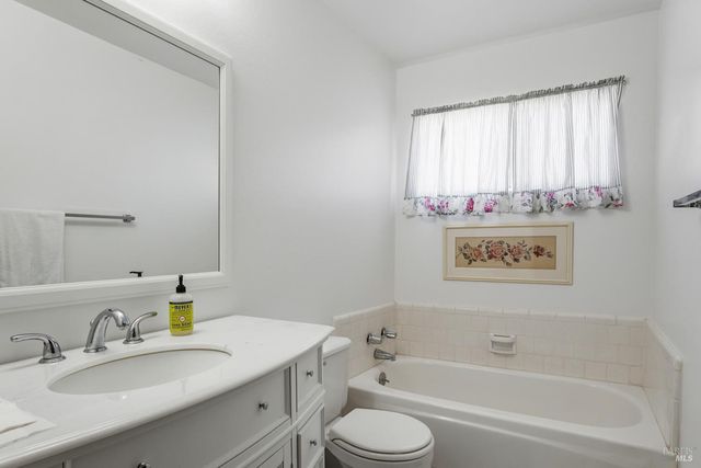 155 Foothill Ct, Ukiah, CA 95482