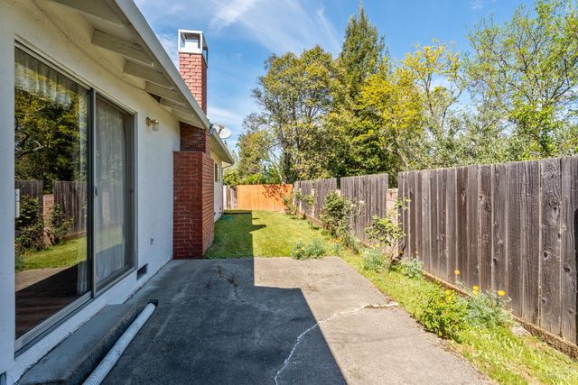 155 Foothill Ct, Ukiah, CA 95482