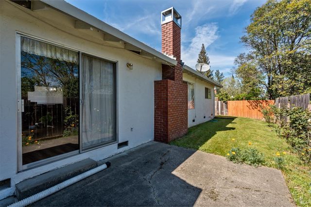 155 Foothill Ct, Ukiah, CA 95482