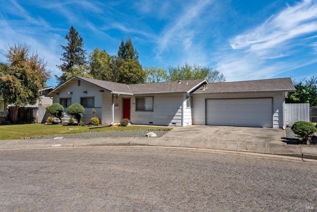 155 Foothill Ct, Ukiah, CA 95482