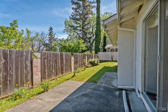 155 Foothill Ct, Ukiah, CA 95482