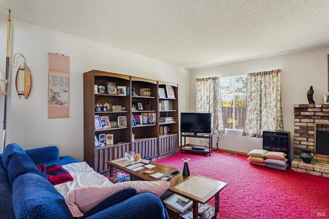 155 Foothill Ct, Ukiah, CA 95482