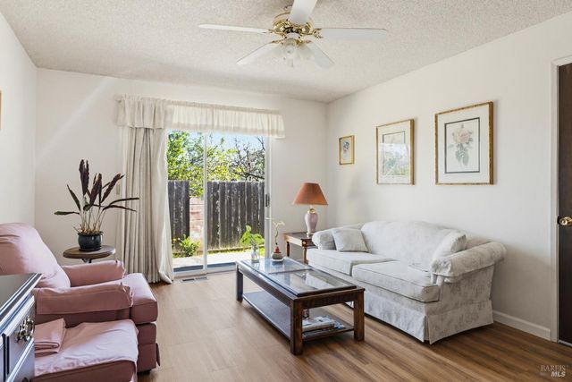 155 Foothill Ct, Ukiah, CA 95482