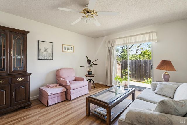 155 Foothill Ct, Ukiah, CA 95482