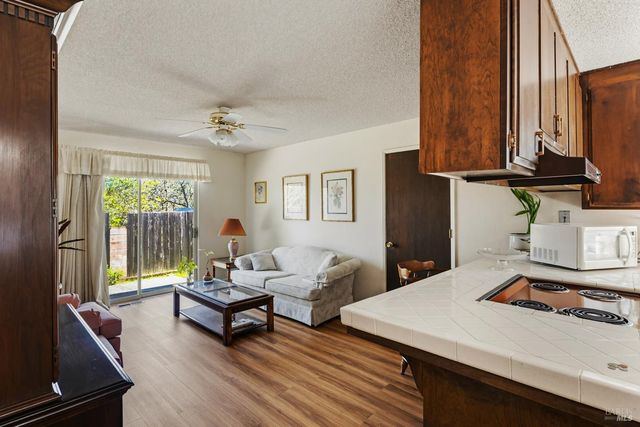 155 Foothill Ct, Ukiah, CA 95482