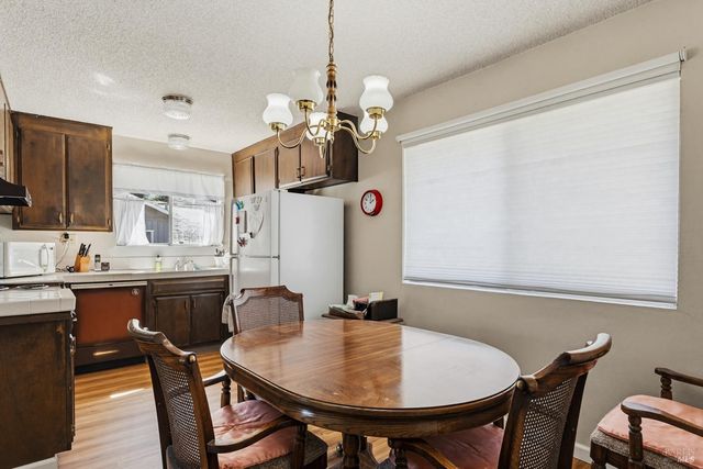 155 Foothill Ct, Ukiah, CA 95482