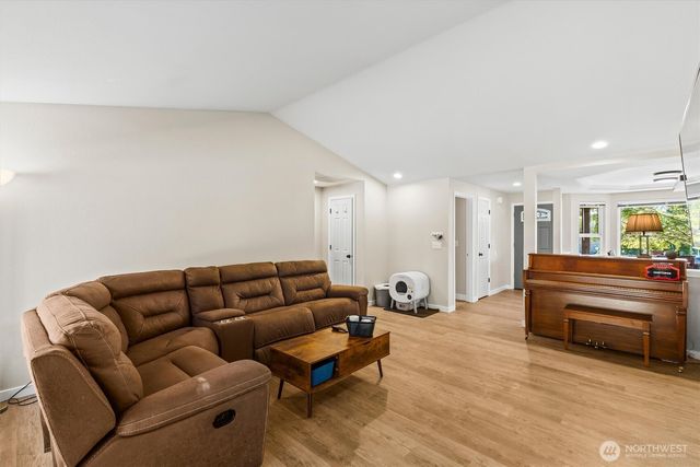 100 S 28th Street, Mount Vernon, WA 98274