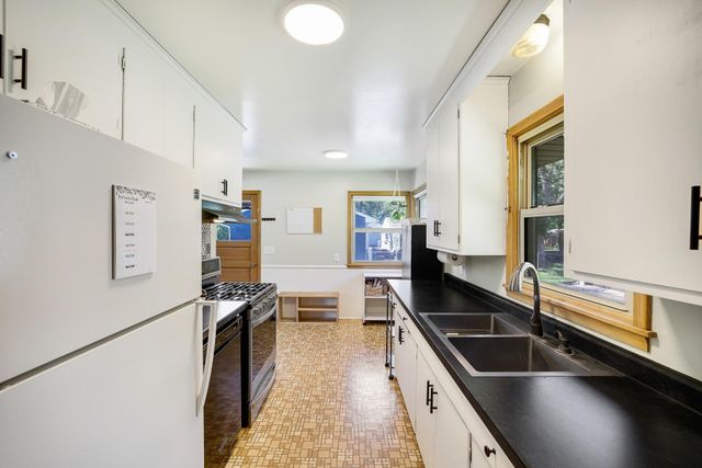 3609 Violet Avenue N, Brooklyn Center, MN 55429