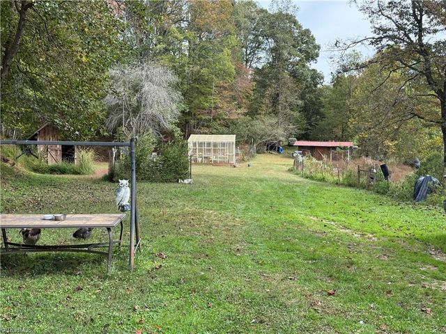 203 Brannock Lane, Pilot Mountain, NC 27041