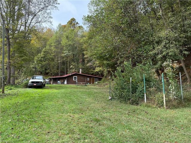 203 Brannock Lane, Pilot Mountain, NC 27041