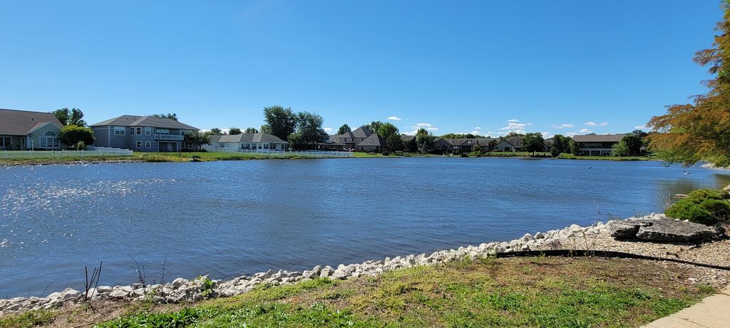 Image 4 of property listing at 3024 E Beringer Circle, Urbana, IL 61802