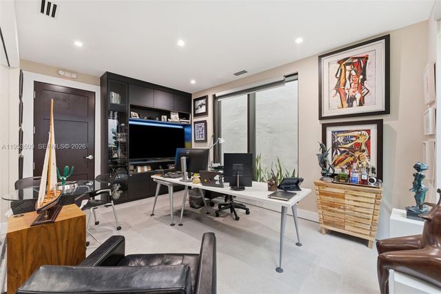 45 Valencia Ave, Coral Gables, FL 33134