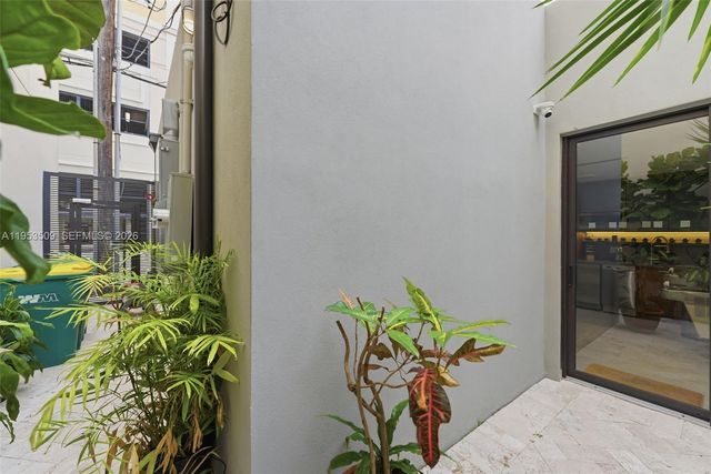 45 Valencia Ave, Coral Gables, FL 33134