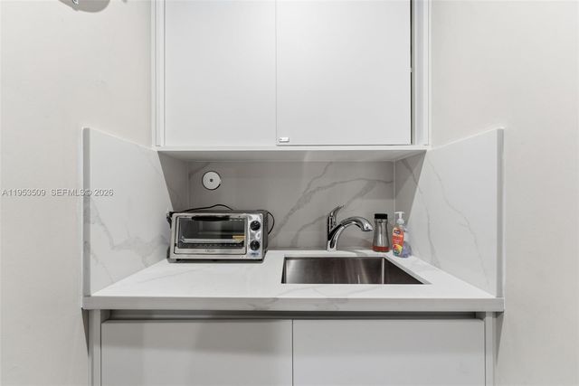 45 Valencia Ave, Coral Gables, FL 33134