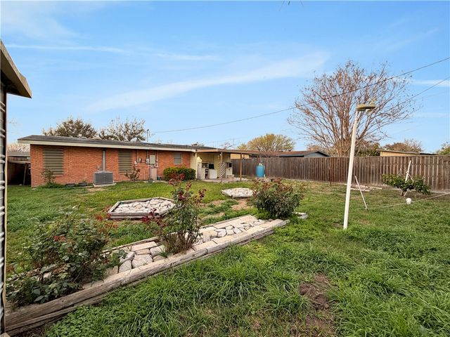 1142 Clare Dr, Corpus Christi, TX 78412