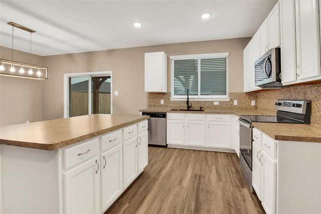 1021 Waverly Drive, Van Alstyne, TX 75495