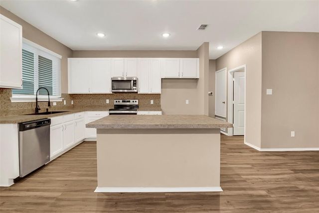 1021 Waverly Drive, Van Alstyne, TX 75495