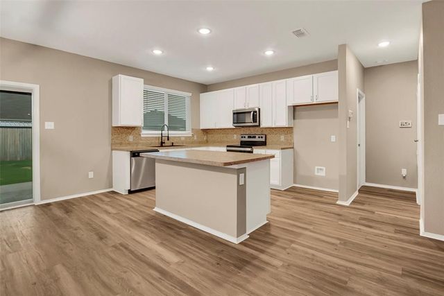 1021 Waverly Drive, Van Alstyne, TX 75495
