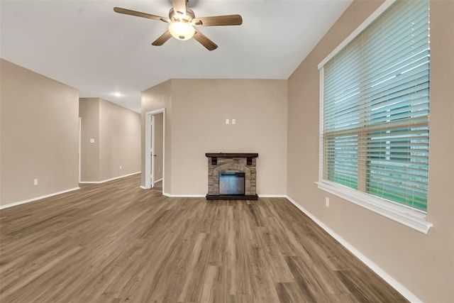 1021 Waverly Drive, Van Alstyne, TX 75495