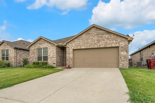 1021 Waverly Drive, Van Alstyne, TX 75495