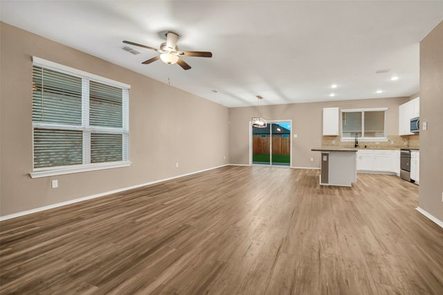 1021 Waverly Drive, Van Alstyne, TX 75495