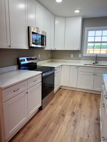 204 Sutton Dr., Perry, GA 31069