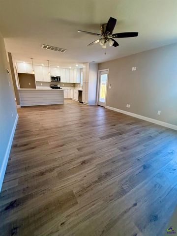 204 Sutton Dr., Perry, GA 31069