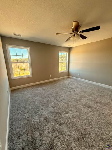 204 Sutton Dr., Perry, GA 31069