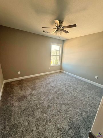 204 Sutton Dr., Perry, GA 31069