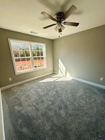 204 Sutton Dr., Perry, GA 31069