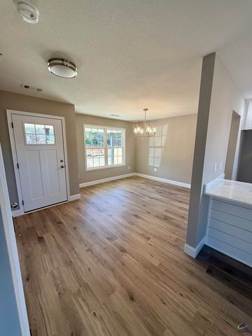 204 Sutton Dr., Perry, GA 31069