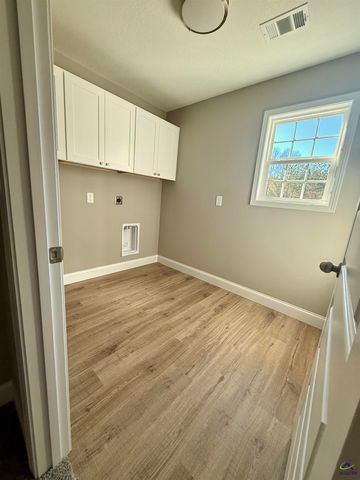 204 Sutton Dr., Perry, GA 31069