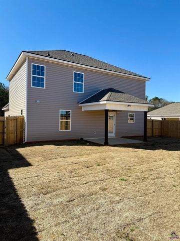 204 Sutton Dr., Perry, GA 31069