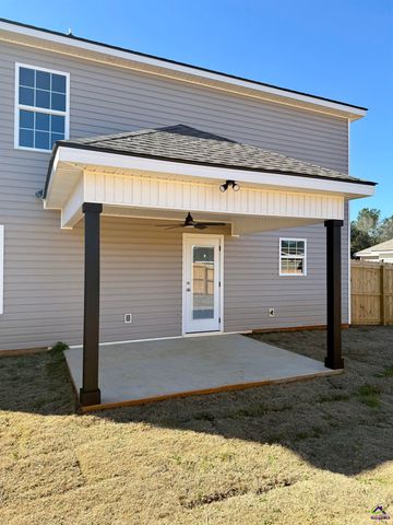 204 Sutton Dr., Perry, GA 31069