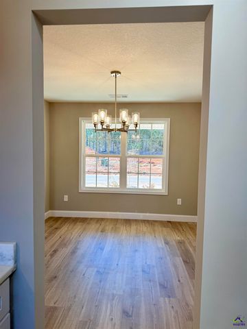 204 Sutton Dr., Perry, GA 31069