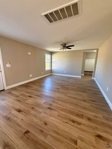 204 Sutton Dr., Perry, GA 31069