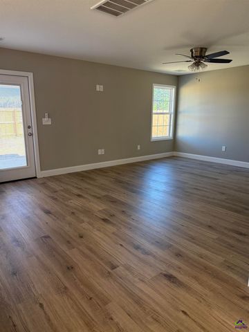 204 Sutton Dr., Perry, GA 31069