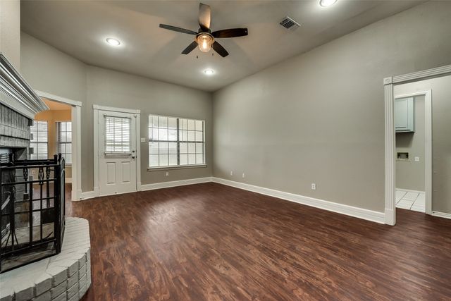 728 Nicole Drive, Burleson, TX 76028