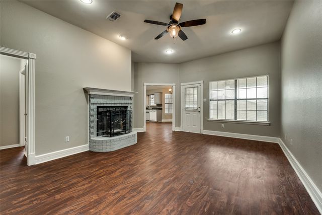 728 Nicole Drive, Burleson, TX 76028