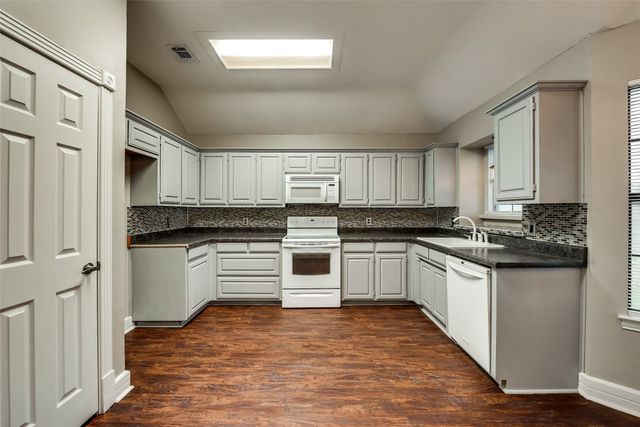 728 Nicole Drive, Burleson, TX 76028