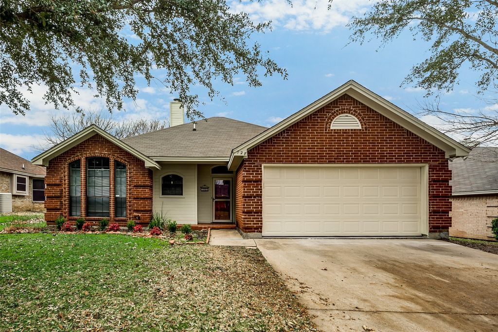728 Nicole Drive, Burleson, TX 76028