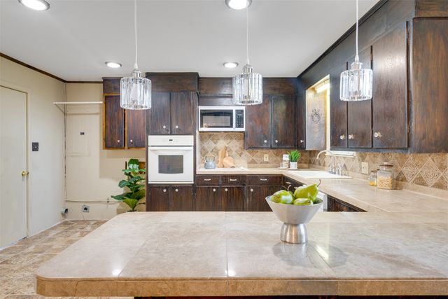 3165 E Houston Street, Paris, TX 75460