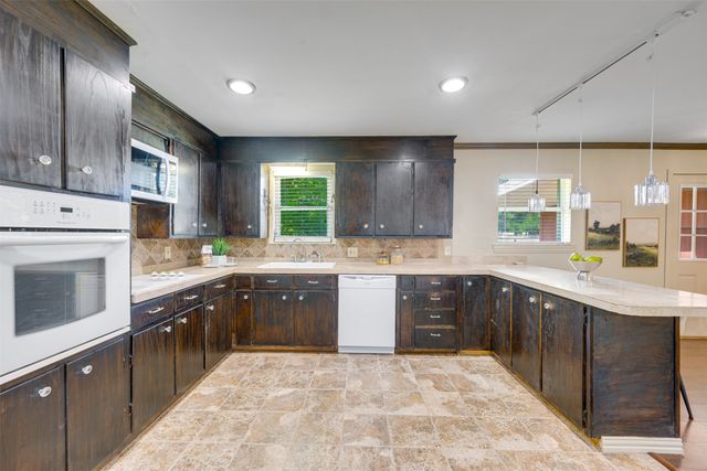 3165 E Houston Street, Paris, TX 75460