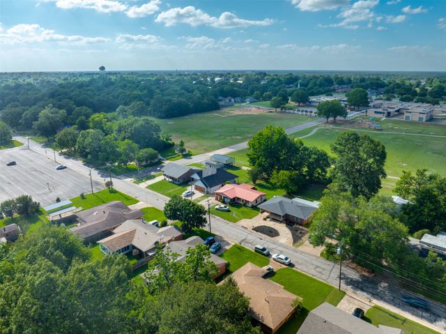 3165 E Houston Street, Paris, TX 75460