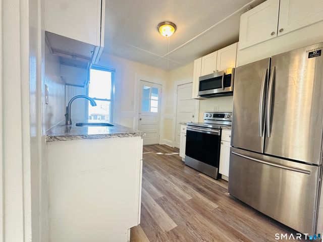 133 Quaker Lane South 2, West Hartford, CT 06119