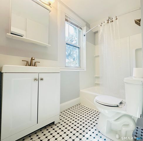 133 Quaker Lane South 2, West Hartford, CT 06119