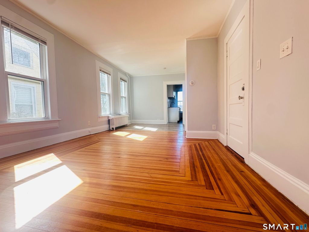 133 Quaker Lane South 2, West Hartford, CT 06119