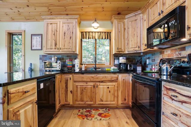 1807 CONSTANT RUN RD, Great Cacapon, WV 25422