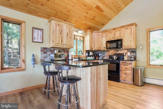 1807 CONSTANT RUN RD, Great Cacapon, WV 25422