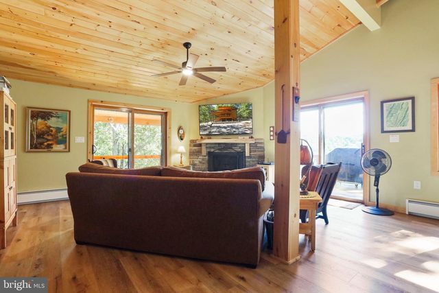 1807 CONSTANT RUN RD, Great Cacapon, WV 25422